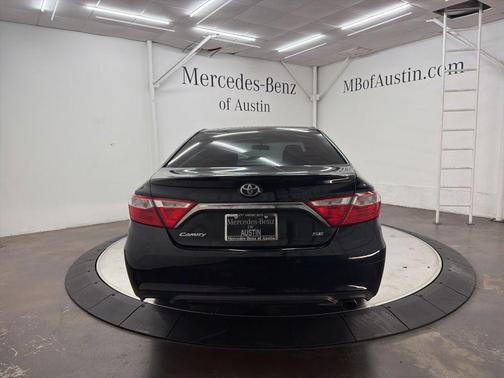 Midnight Black Metallic 2017 Toyota Camry SE