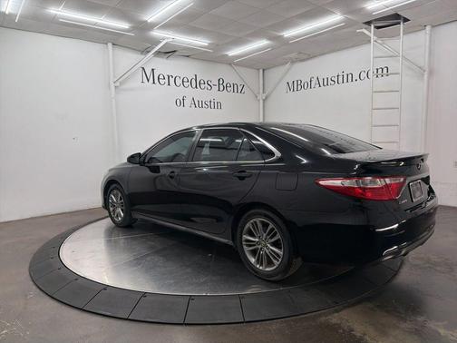 Midnight Black Metallic 2017 Toyota Camry SE
