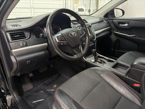 Midnight Black Metallic 2017 Toyota Camry SE