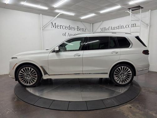 2025 BMW X7 xDrive40i