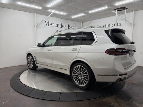 2025 BMW X7 xDrive40i