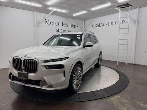 2025 BMW X7 xDrive40i