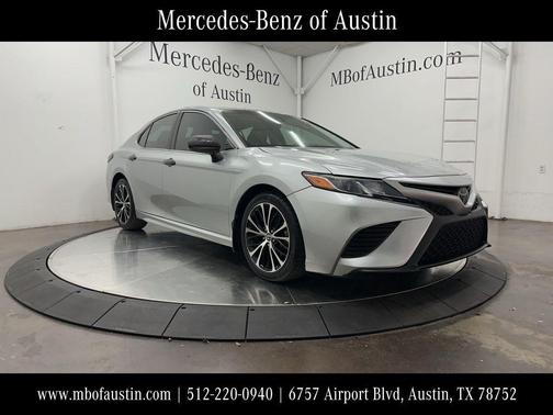 Celestial Silver Metallic 2018 Toyota Camry SE