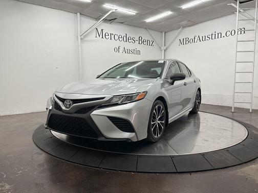 Celestial Silver Metallic 2018 Toyota Camry SE