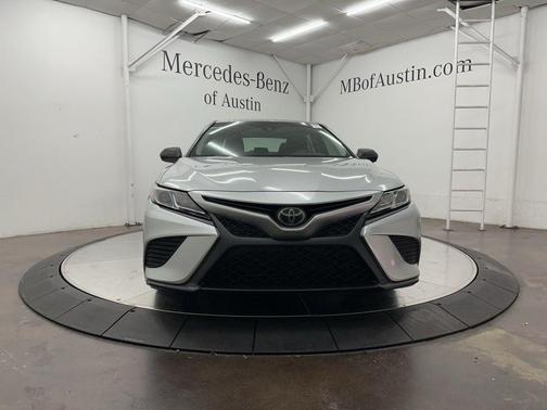 Celestial Silver Metallic 2018 Toyota Camry SE
