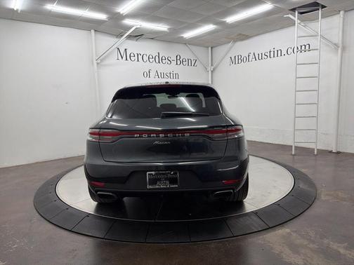 Volcano Grey Metallic 2020 Porsche Macan Base