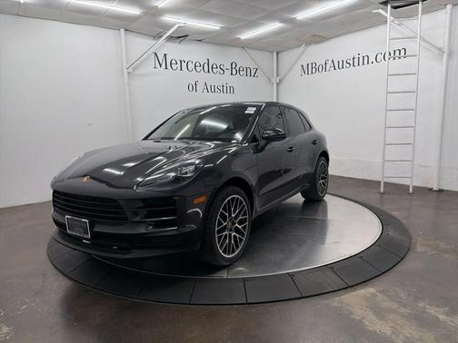Volcano Grey Metallic 2020 Porsche Macan Base