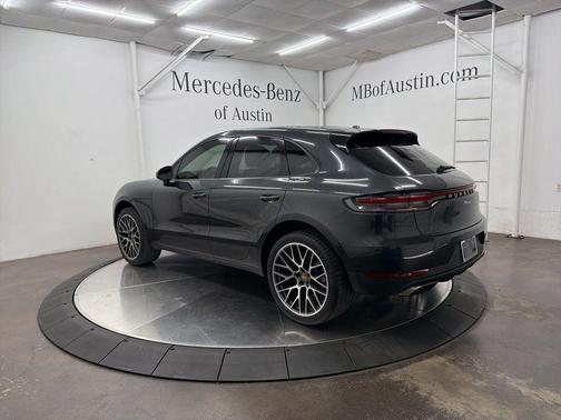 Volcano Grey Metallic 2020 Porsche Macan Base