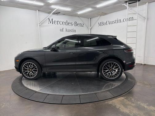 Volcano Grey Metallic 2020 Porsche Macan Base