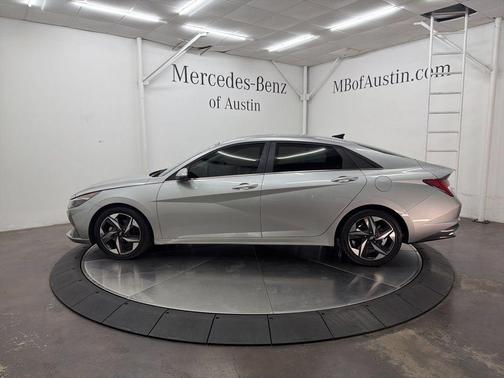 Shimmering Silver Pearl 2021 Hyundai ELANTRA SEL