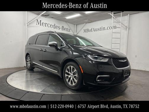 Brilliant Black Crystal Pearlcoat 2021 Chrysler Pacifica Hybrid Pinnacle