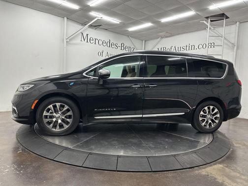 Brilliant Black Crystal Pearlcoat 2021 Chrysler Pacifica Hybrid Pinnacle
