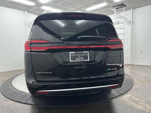 Brilliant Black Crystal Pearlcoat 2021 Chrysler Pacifica Hybrid Pinnacle