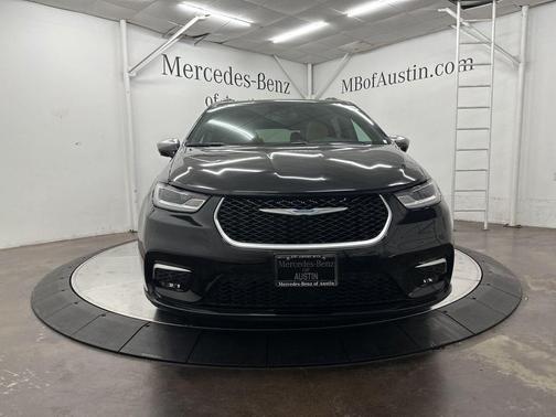 Brilliant Black Crystal Pearlcoat 2021 Chrysler Pacifica Hybrid Pinnacle