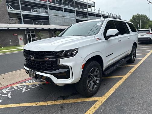 Summit White 2024 Chevrolet Suburban Z71