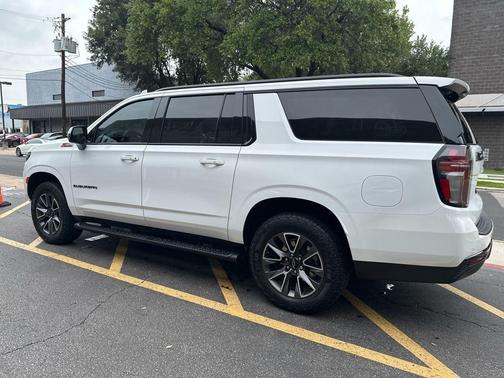 Summit White 2024 Chevrolet Suburban Z71