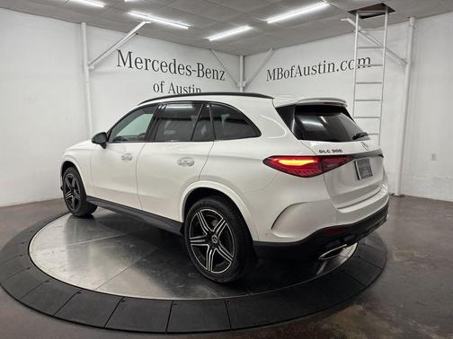 2026 Mercedes-Benz GLC 300 Base