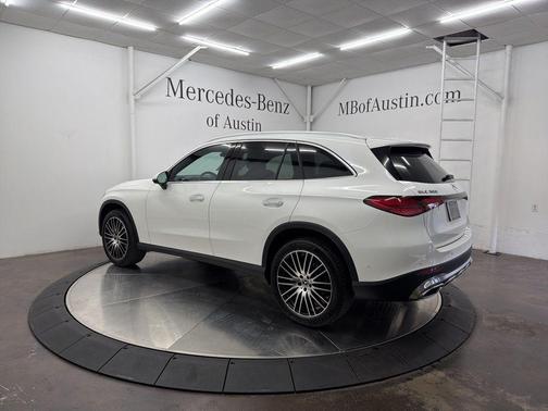Polar White 2026 Mercedes-Benz GLC 300 Base