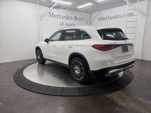 Polar White 2026 Mercedes-Benz GLC 300 Base