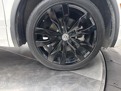 2021 Volkswagen Tiguan 2.0T SE R-Line Black