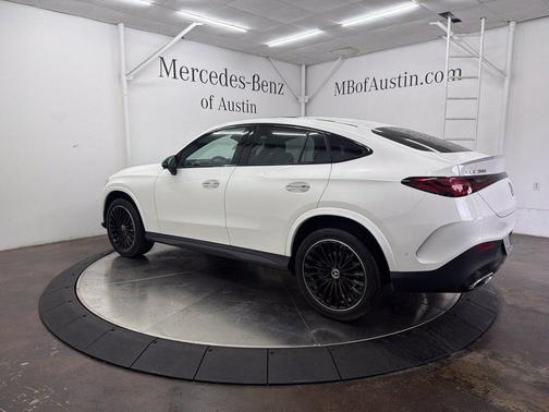 Polar White 2027 Mercedes-Benz GLC 300
