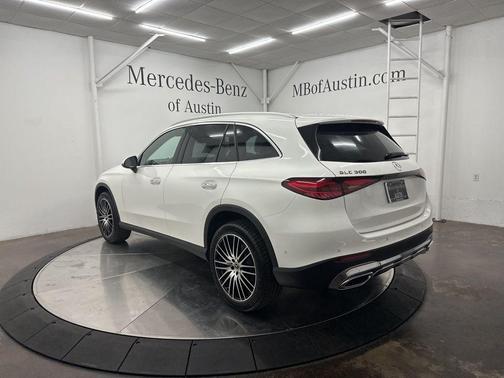 2026 Mercedes-Benz GLC 300 Base