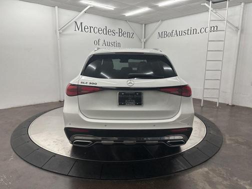 Polar White 2026 Mercedes-Benz GLC 300 Base