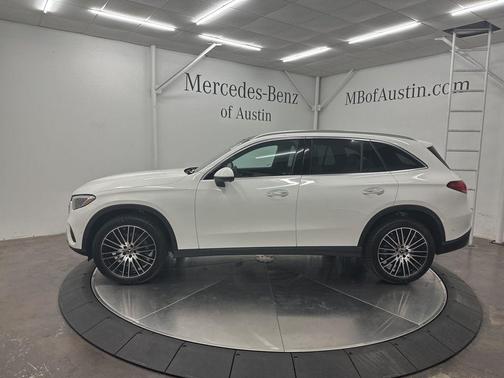Polar White 2026 Mercedes-Benz GLC 300 Base