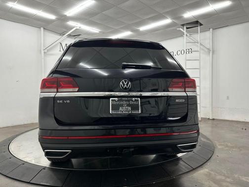 Deep Black Pearl Effect 2022 Volkswagen Atlas 3.6L SE w/Technology