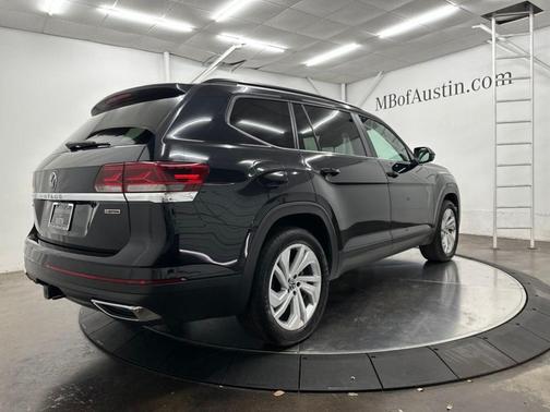 Deep Black Pearl Effect 2022 Volkswagen Atlas 3.6L SE w/Technology