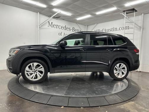 Deep Black Pearl Effect 2022 Volkswagen Atlas 3.6L SE w/Technology