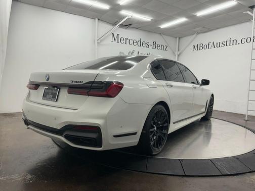 Alpine White 2022 BMW 740 i