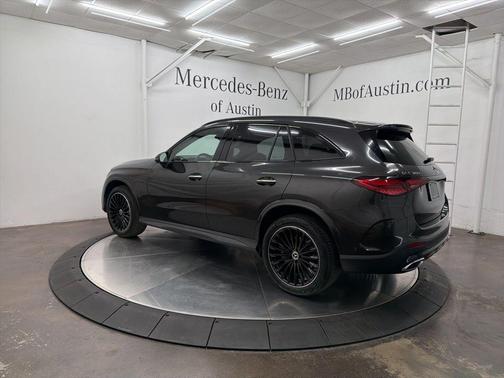 Graphite Gray Metallic 2026 Mercedes-Benz GLC 300 Base 4MATIC