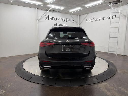 Graphite Gray Metallic 2026 Mercedes-Benz GLC 300 Base 4MATIC