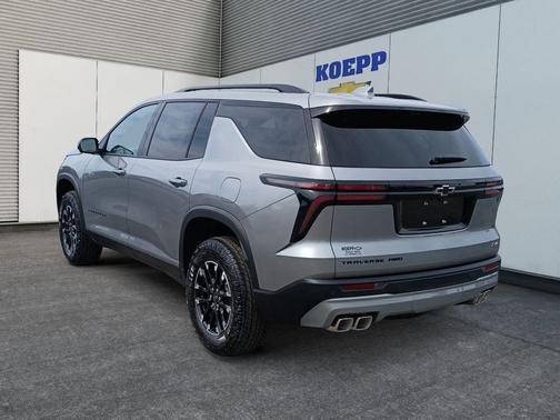 Sterling Gray Metallic 2026 Chevrolet Traverse Z71