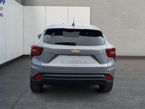 Sterling Gray Metallic 2026 Chevrolet Trax LS