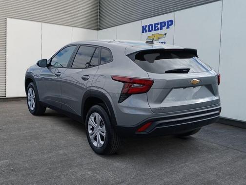 Sterling Gray Metallic 2026 Chevrolet Trax LS