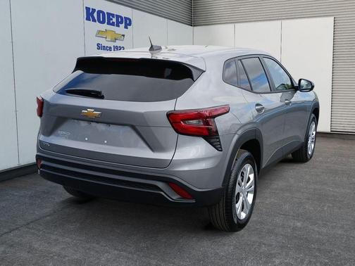 Sterling Gray Metallic 2026 Chevrolet Trax LS