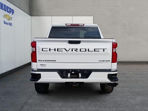Summit White 2025 Chevrolet Silverado 1500 Custom