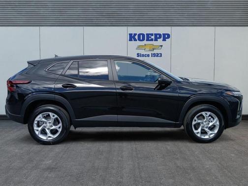 Mosaic Black Metallic 2026 Chevrolet Trax LS