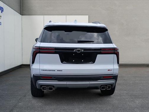 Polar White 2026 Chevrolet Traverse Z71