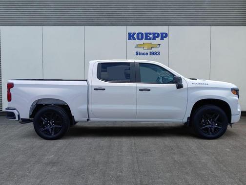 Summit White 2026 Chevrolet Silverado 1500 Custom