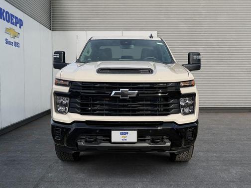 White Sand 2026 Chevrolet Silverado 2500 Custom