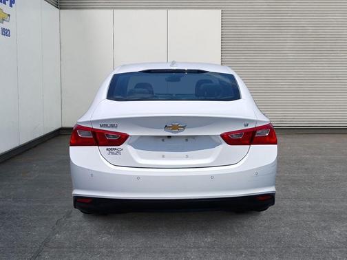 Summit White 2024 Chevrolet Malibu LT