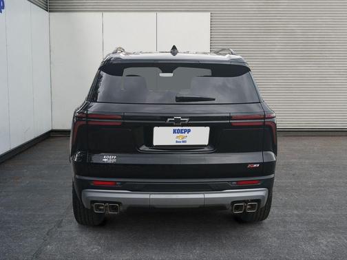 Mosaic Black Metallic 2026 Chevrolet Traverse Z71