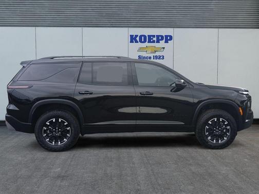 Mosaic Black Metallic 2026 Chevrolet Traverse Z71