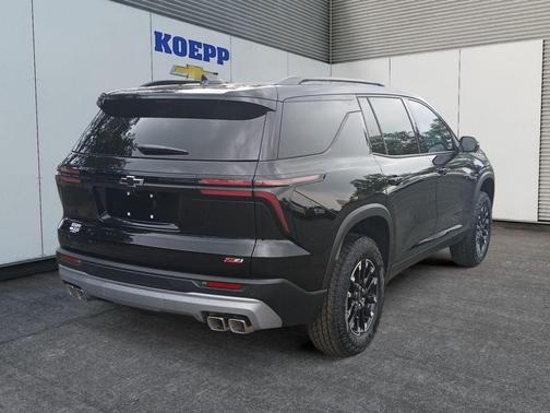 Mosaic Black Metallic 2026 Chevrolet Traverse Z71