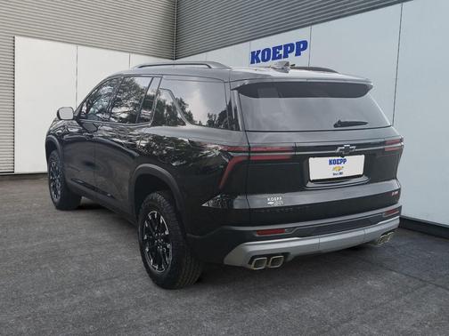 Mosaic Black Metallic 2026 Chevrolet Traverse Z71