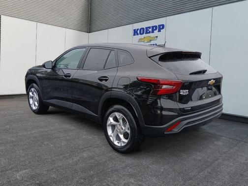 Mosaic Black Metallic 2026 Chevrolet Trax LS
