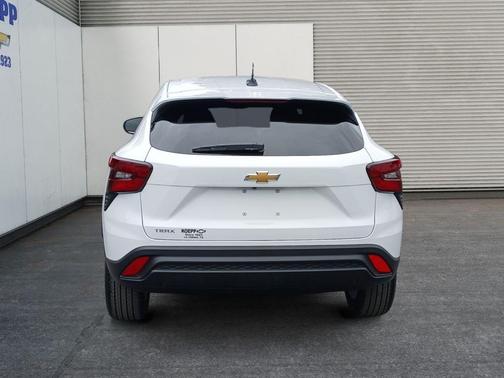 Summit White 2026 Chevrolet Trax LS